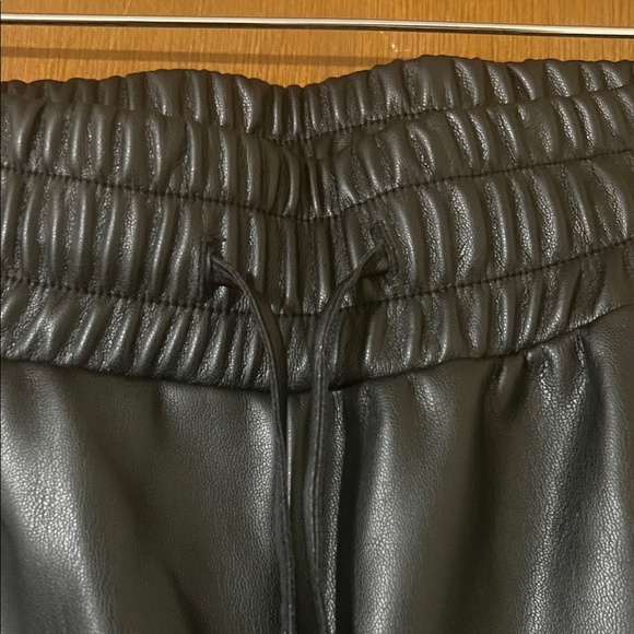 bebe Black Ankle Cropped Pants - Picture 5 of 12
